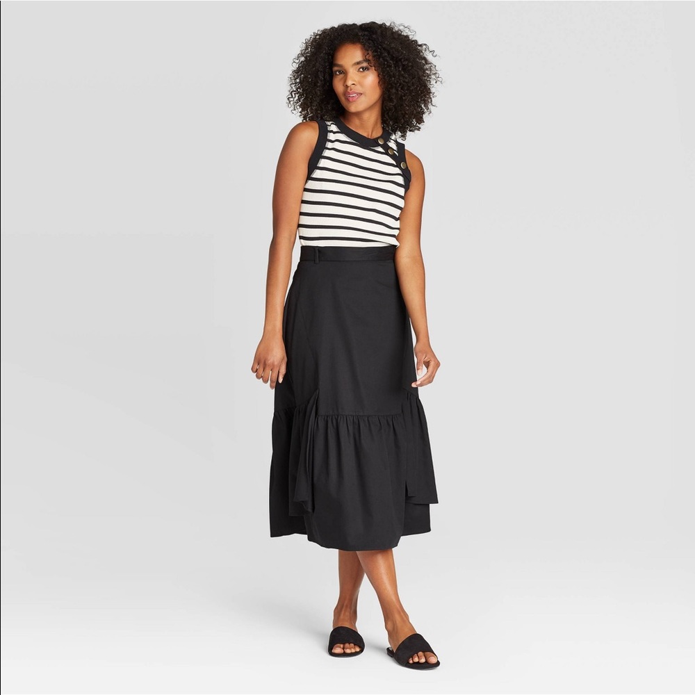 Button-Shoulder Ribbed Tank - Picture 3 of 4